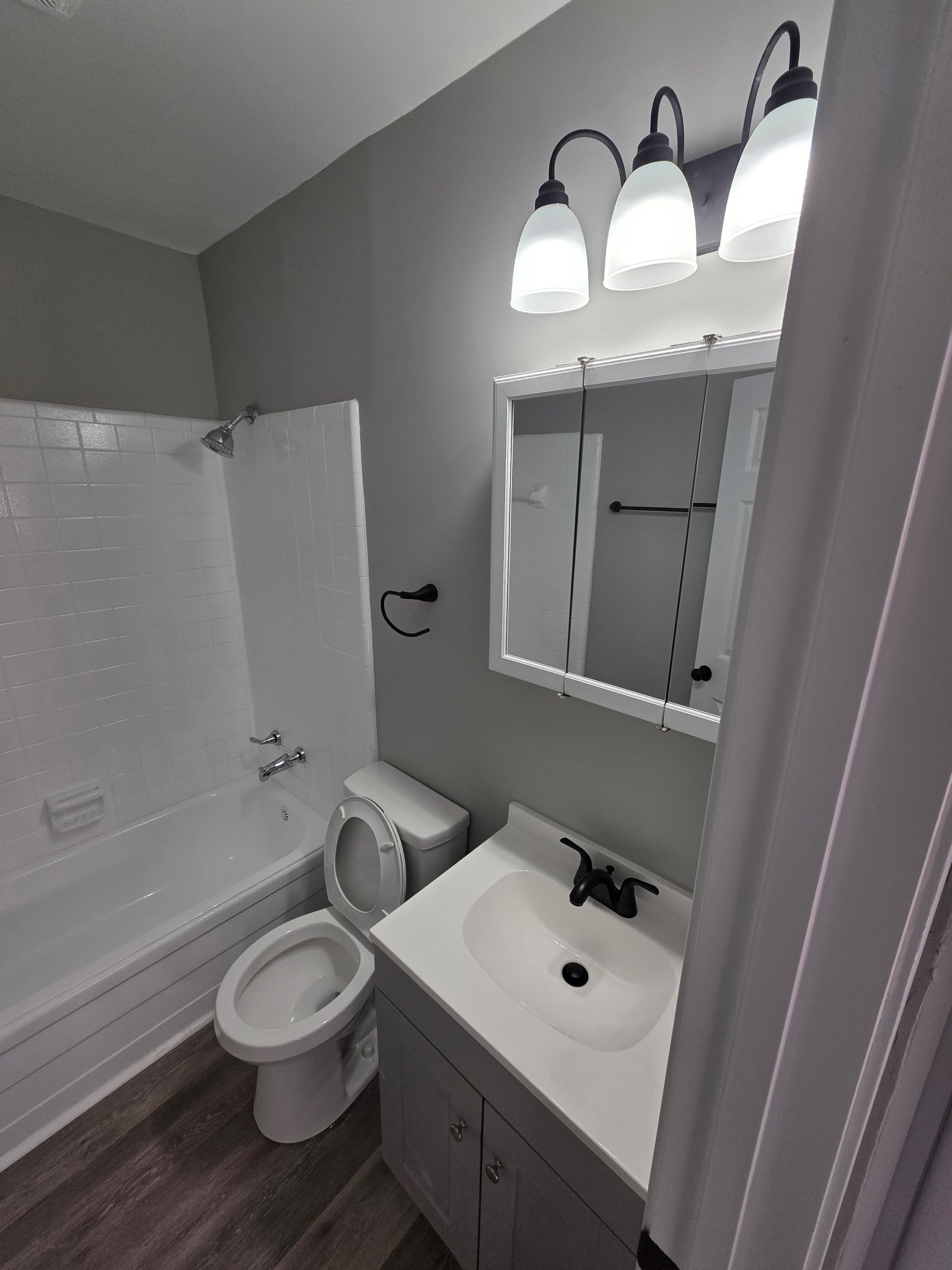 1 Bedroom bathroom
