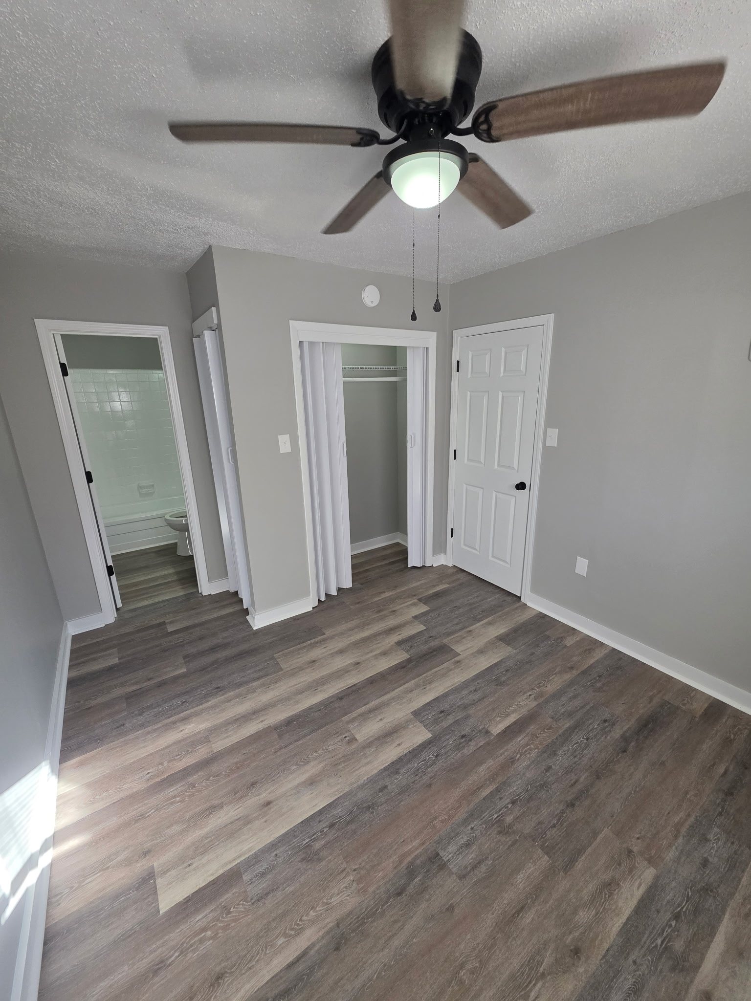 1 Bedroom bedroom with closet